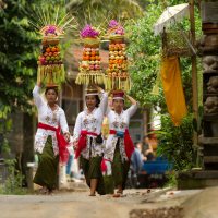 Balinese vrouwen met offers